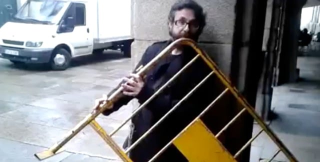 Xavi Lozano Flute avec une barriere