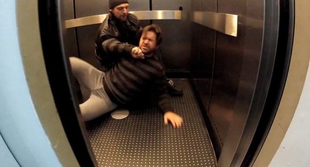 assassin ascenseur tentative de meutre