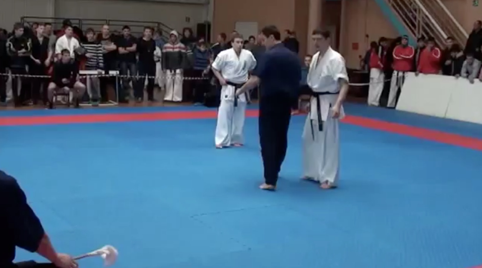plus beau KO Karate retourne acrobatique