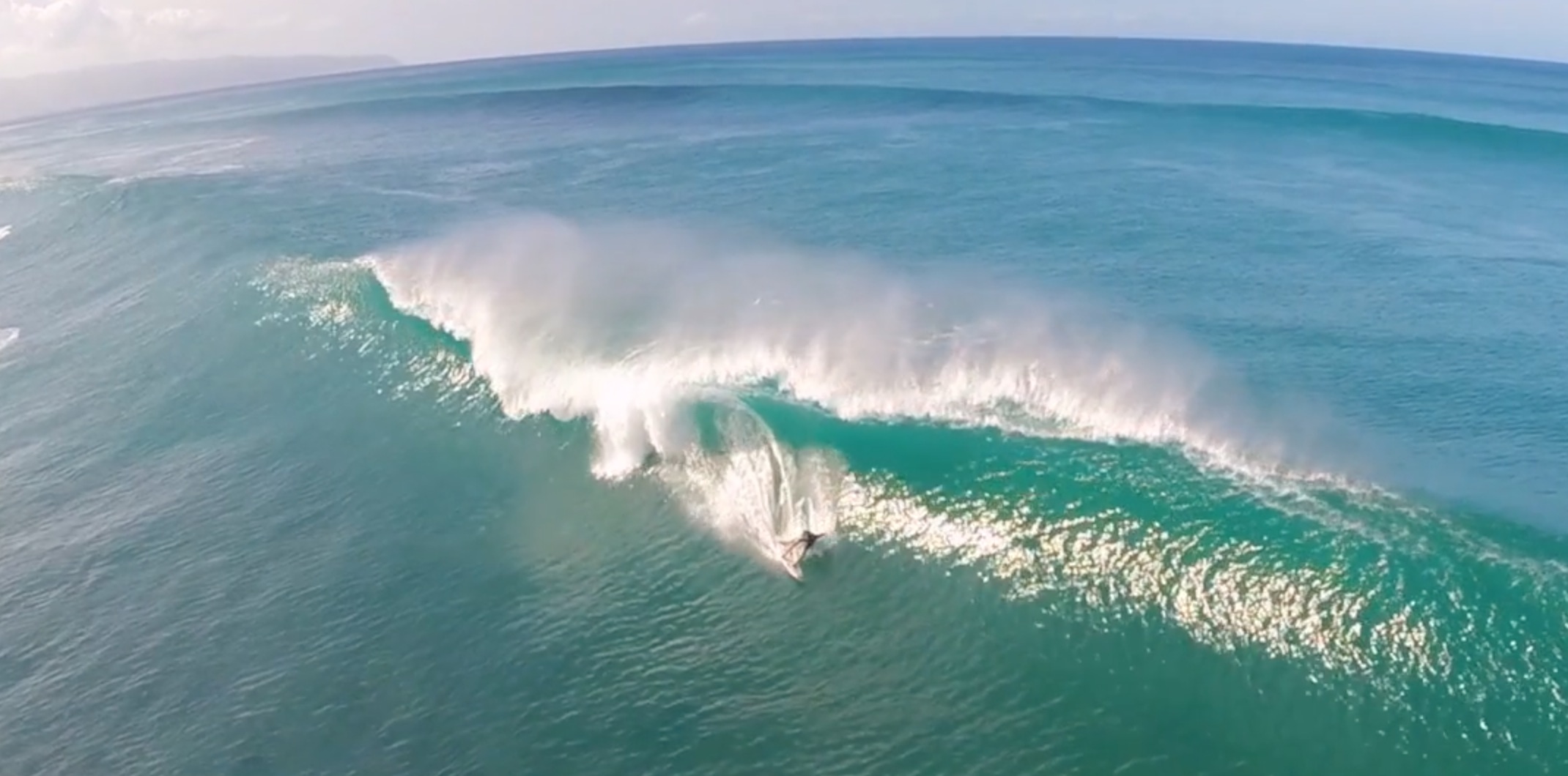 vagues surfees drone