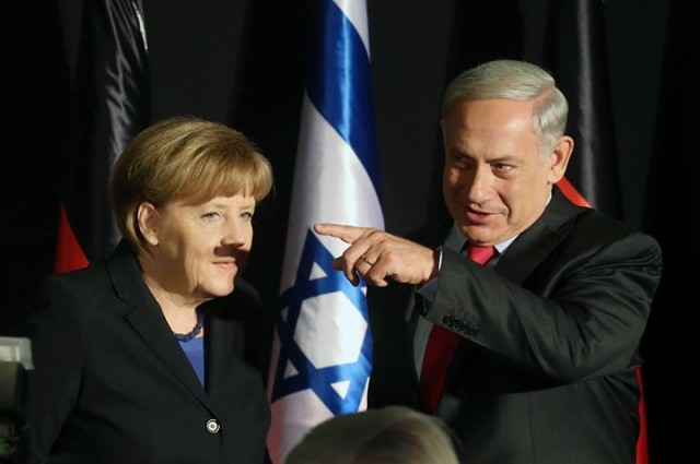 Angela-Merkel-moustache-hitlerienne-nazi-640x425.jpg
