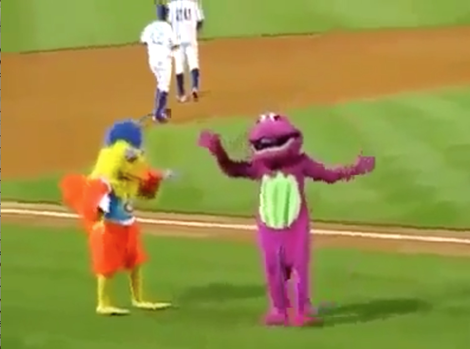 Video Bagarre mascottes baseball