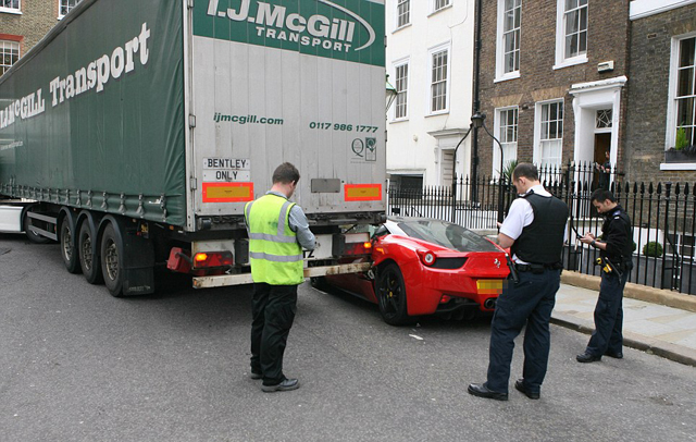 Ferrari 458 accident camion