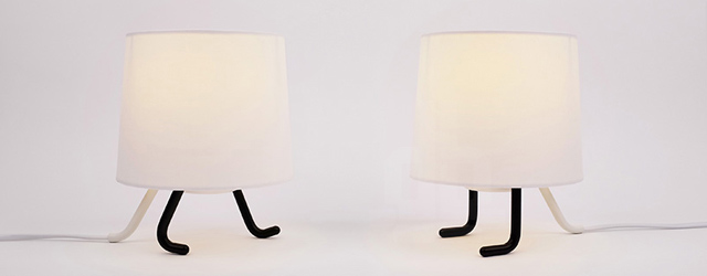 lampe avec deux jambes