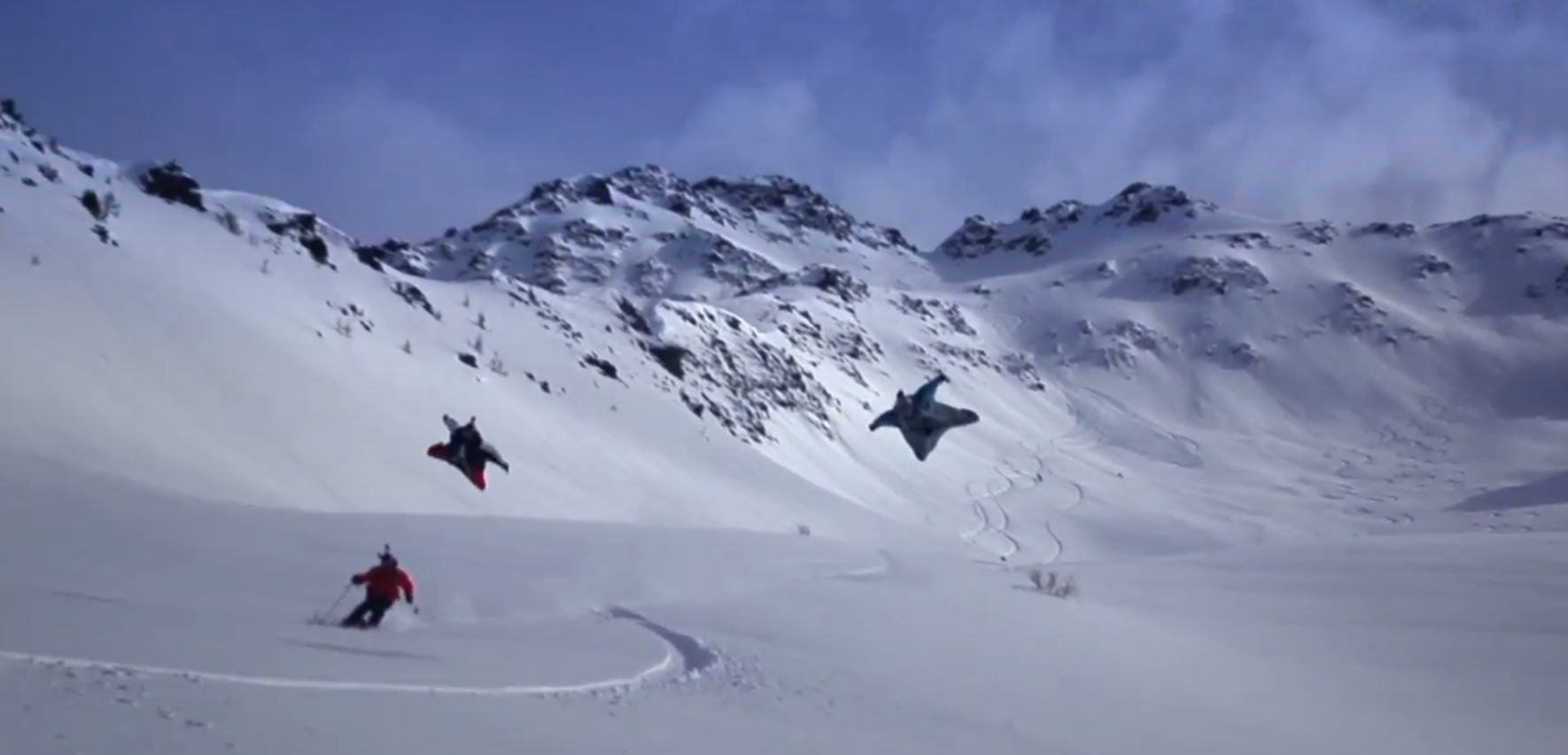 wingsuit vole rase motte skieurs
