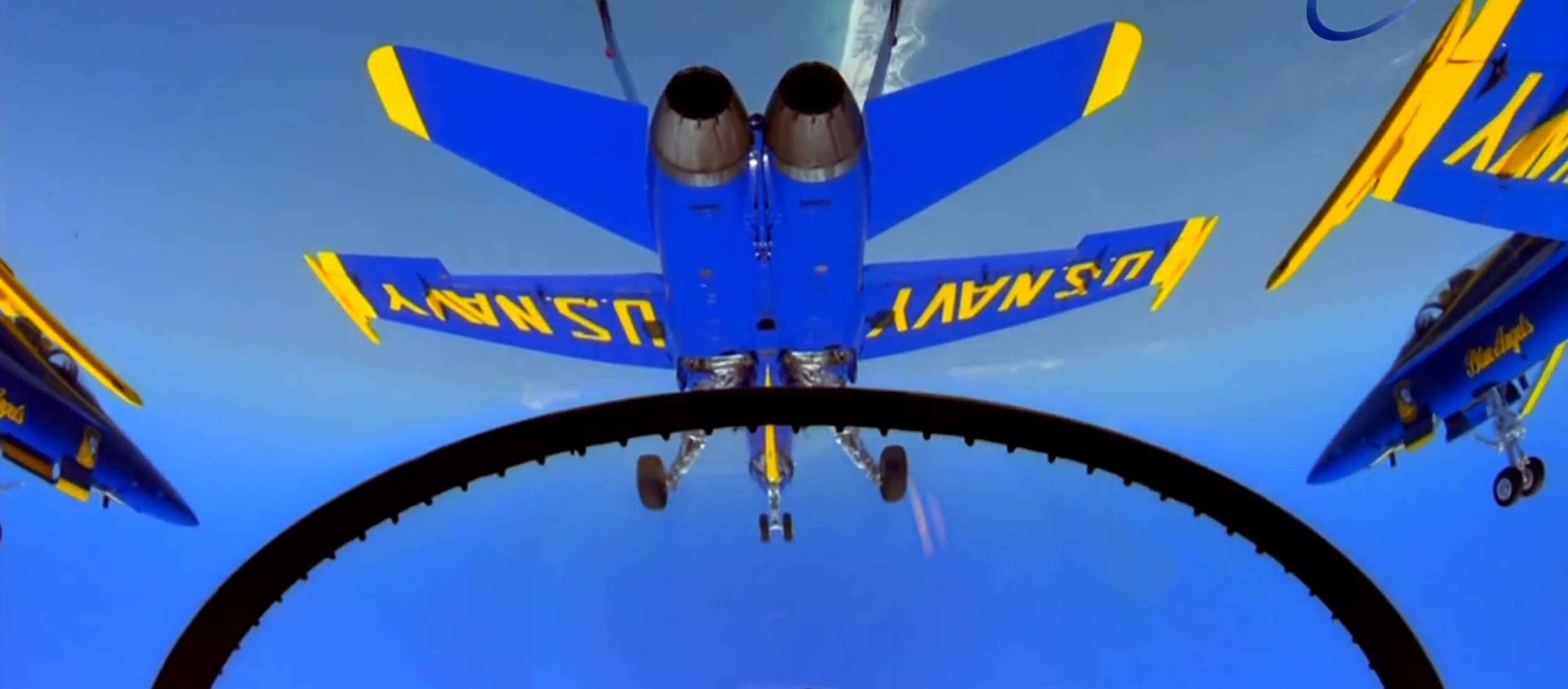 Les avions des Blue Angels tres pres