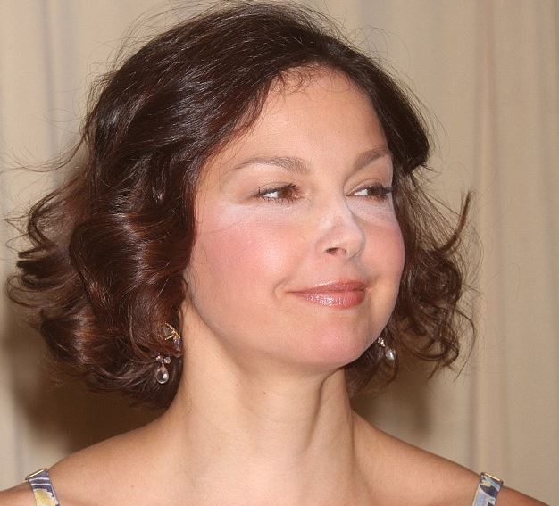 Ashley Judd make up fail