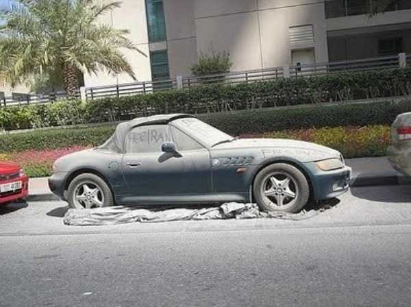 Dubai voitures abandonnees