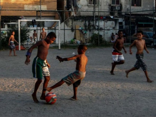 Olhar Bom De Bola Bresil favela 8