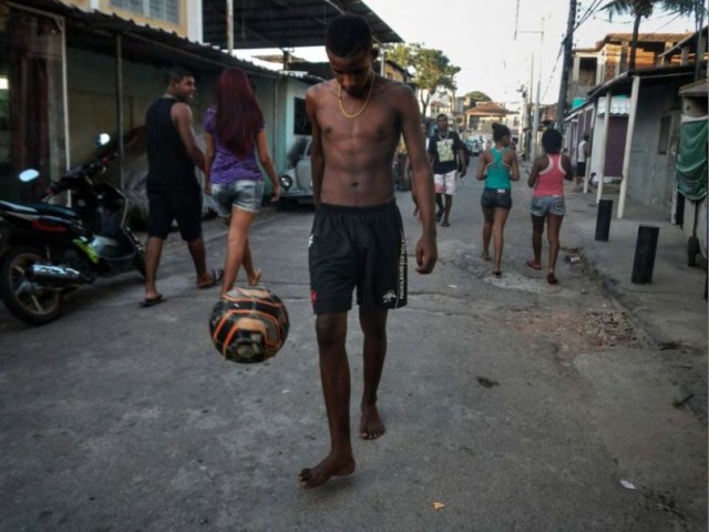 Olhar Bom De Bola Bresil favela 9