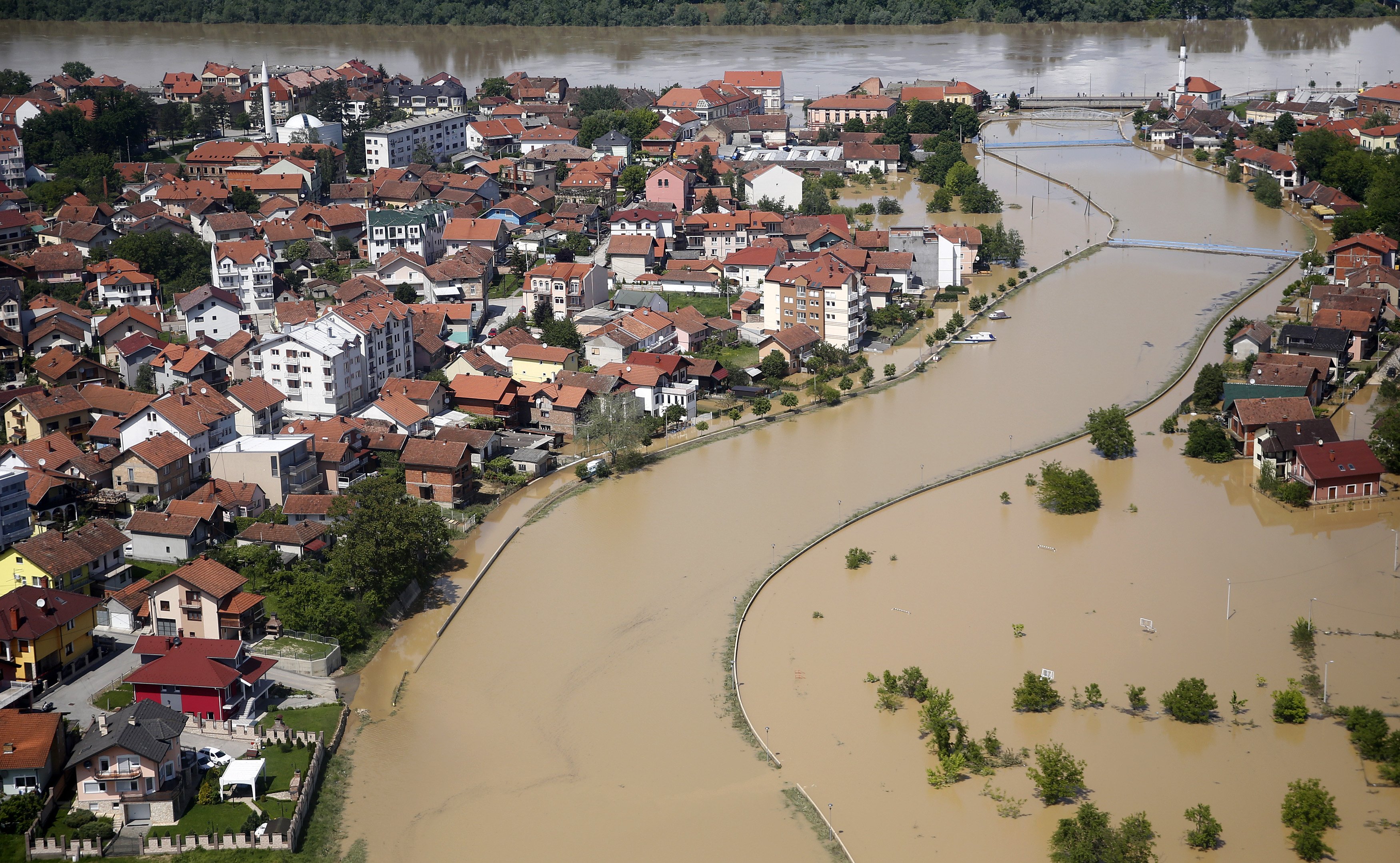 Photo inondations Balkans images aeriennes