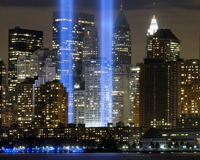 World Trade Center Memorial Jet De Lumiere