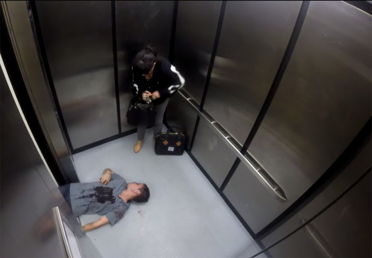 camera cachee cadavre ascenseur
