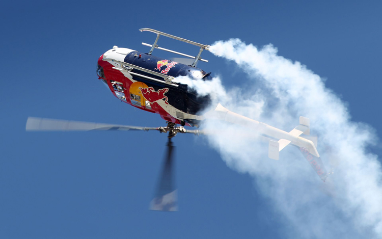 chuck aaron voltige aerienne helicoptere redbull