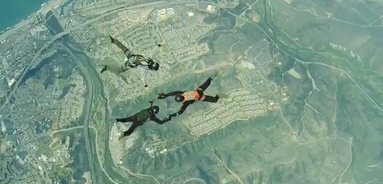 full contact skydiving melange saut parachute combat libre