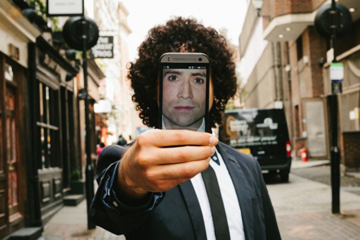 htc pub selfies smartphone dan rubin nick grimshaw