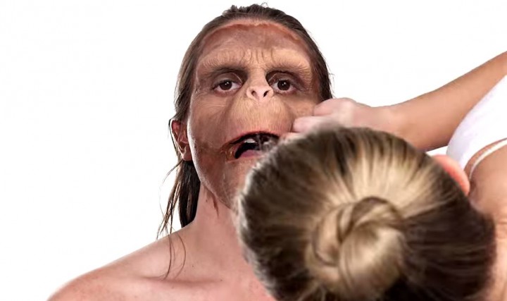 Maquillage humain en singe