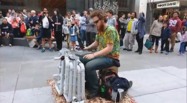 artiste de rue tuyaux tongs australie