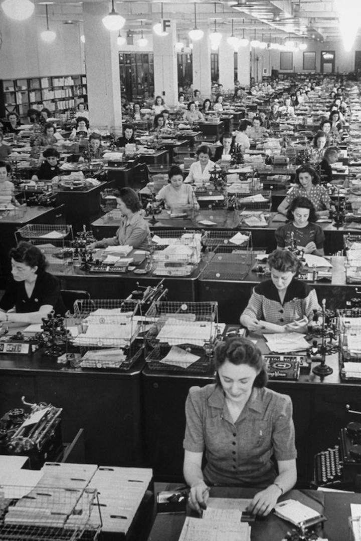 bureau femme 1942