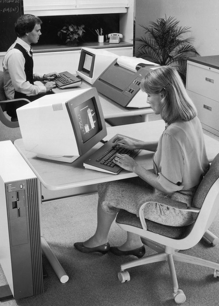 bureau femme 1982