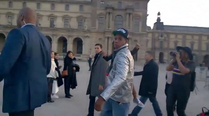 jay z vs touriste paris louvre video