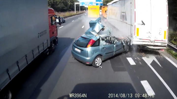 video choc accident spectaculaire autoroute belgique