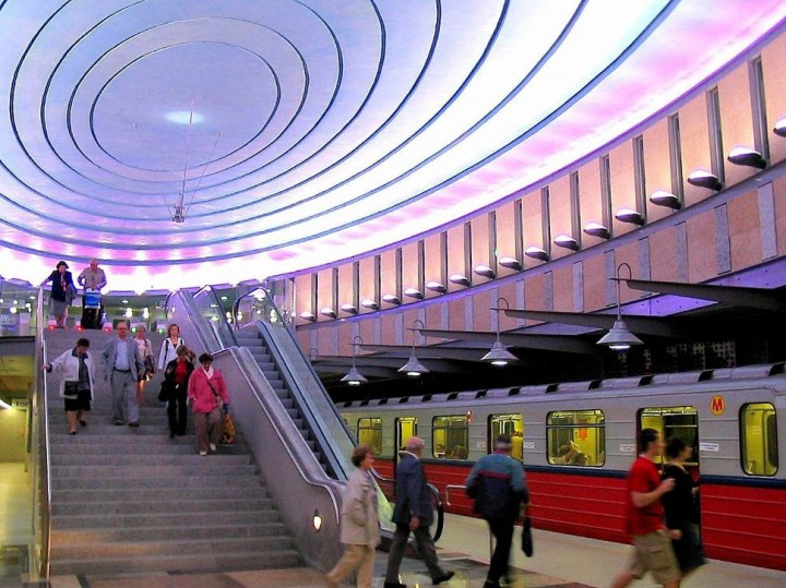Station metro platz wilson varsovie