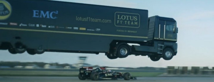camion formule 1 team lotus saut