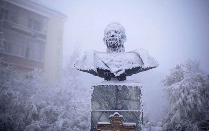 photo statue amos chapple yakutsk