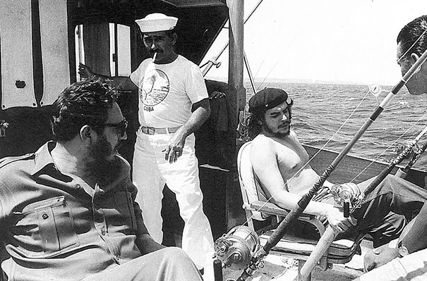 photos rares 20eme siecle Che Guevera et Fidel Casto la peche en 1960