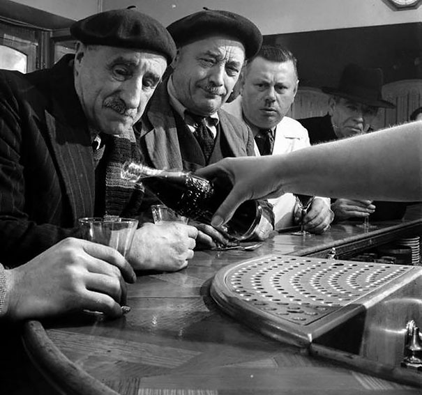 photos rares 20eme siecle Le Coca-Cola arrive pour la premiere fois en France 1950