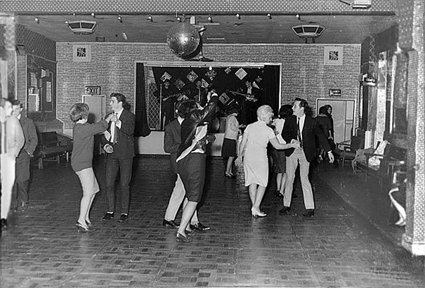 photos rares 20eme siecle Les Beatles jouent devant 18 personnes en 1961