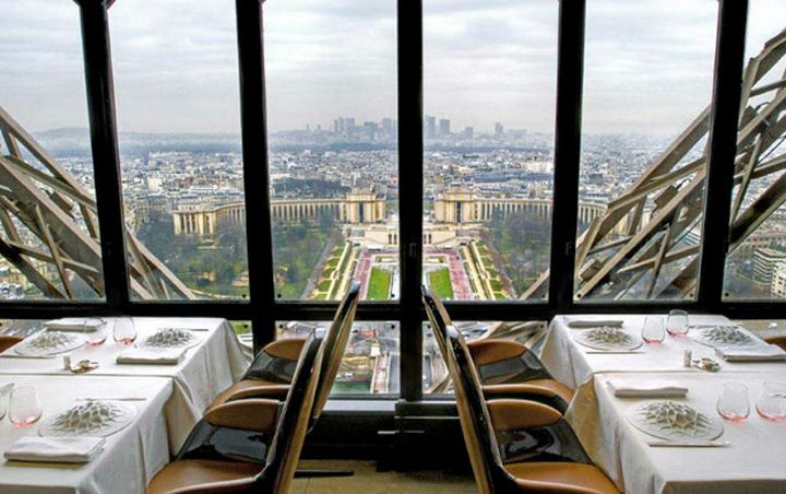 restaurant cadre exceptionnel Jules Verne Paris