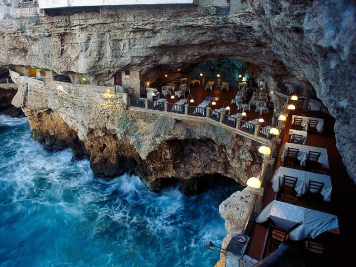 restaurant cadre exceptionnel grotta palazzese italie