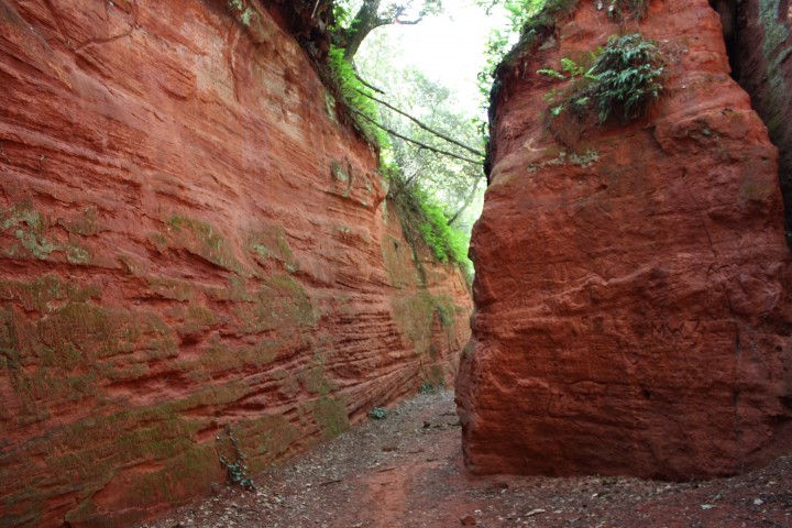 Ventoux - Canyon d'ocres rouges