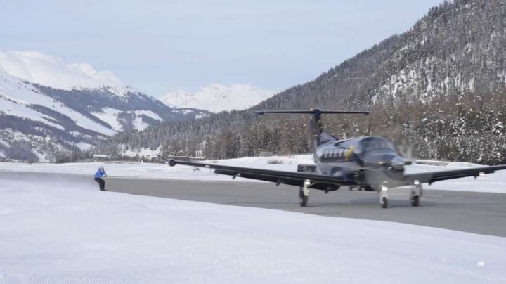 Jamie Barrow avion suisse snowboard