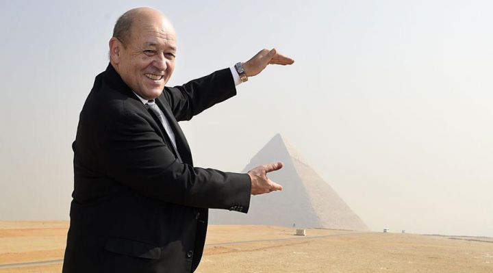 Jean Yves Le Drian pyramide Egypte