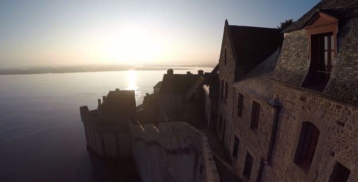 drone Mont Saint Michel timelapse