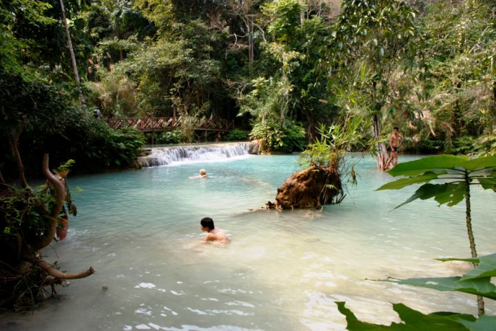 photo piscine naturelle tat kuang si laos