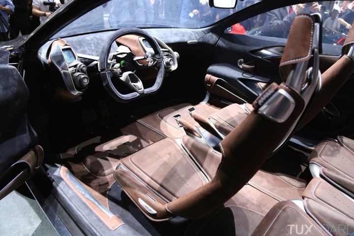 Aston Martin DBX Concept 6
