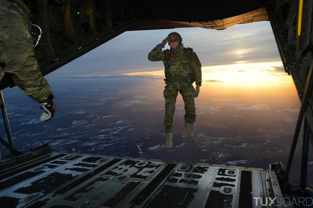 photo soldat us army suspendu dans les airs