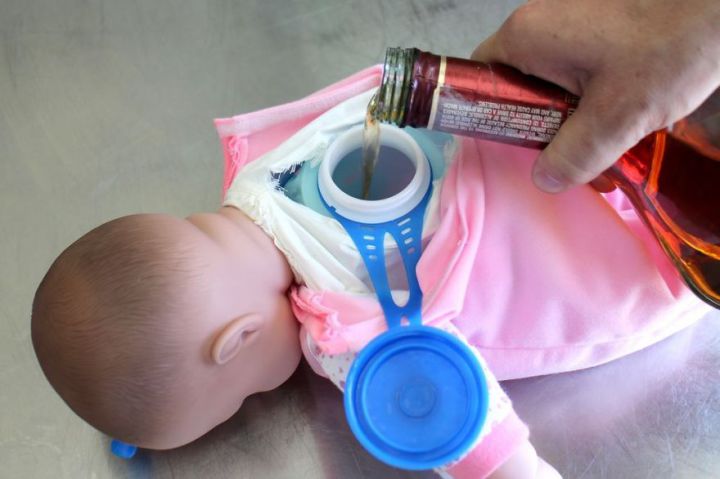 Baby Flask alcool poupee (4)