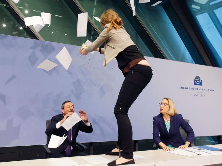 Mario Draghi vs jeune femme 3