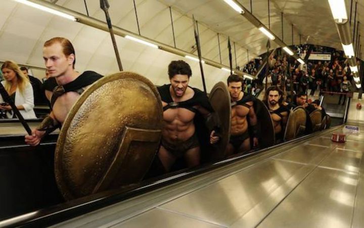 300 escalator Metro Londres