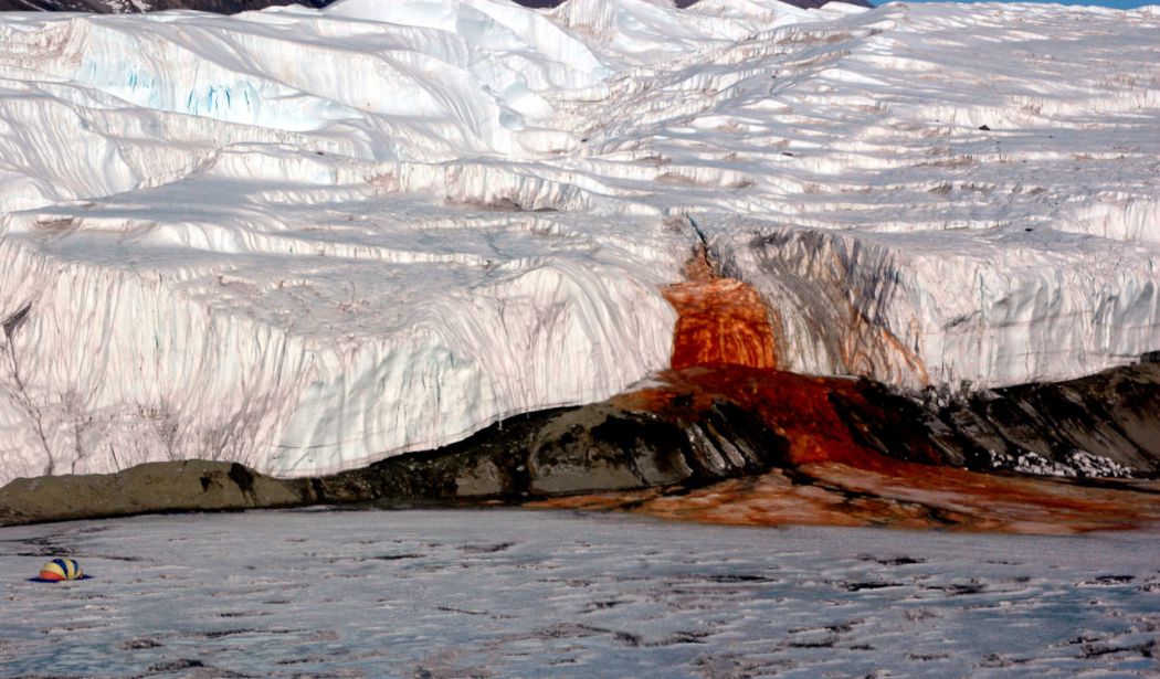 photo cascade sang antarctique