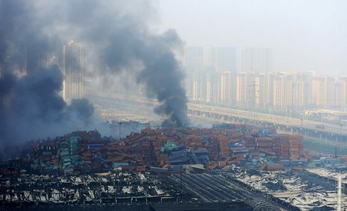 Explosion Tanjin containers en feu
