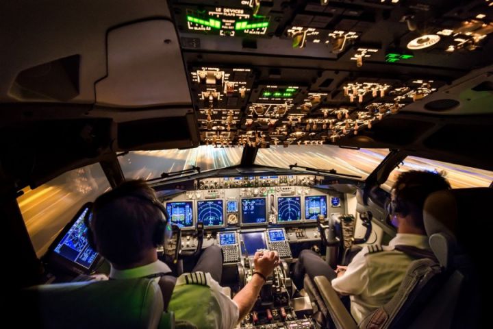 photo cockpit pilotes avion