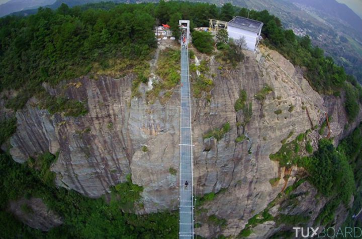 Chine plus long pont en verre du monde