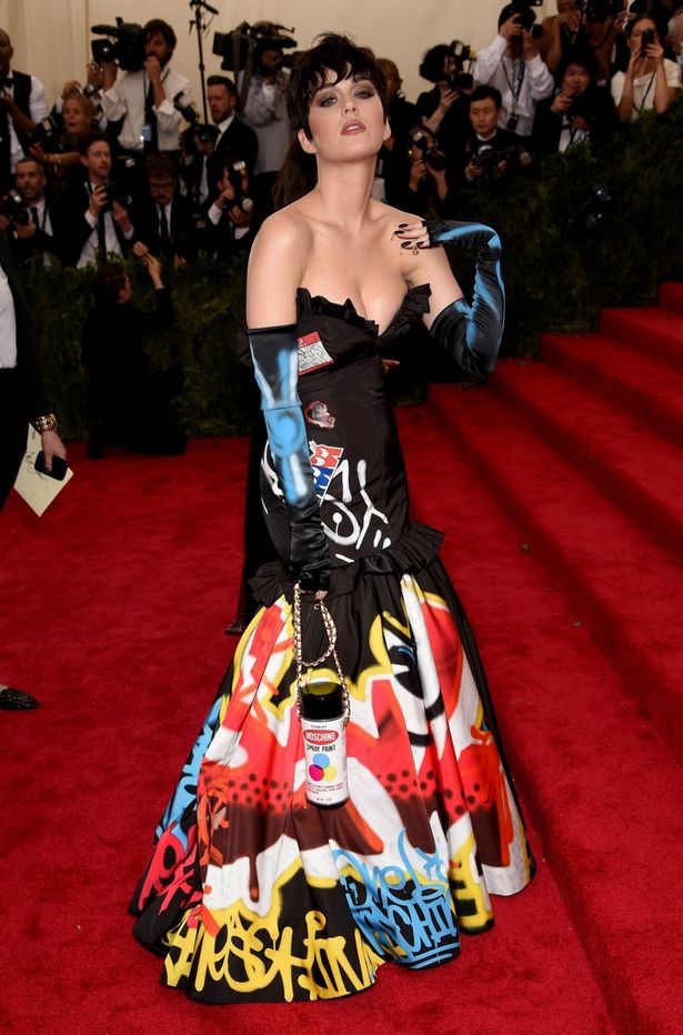 Katy Perry robe couleur