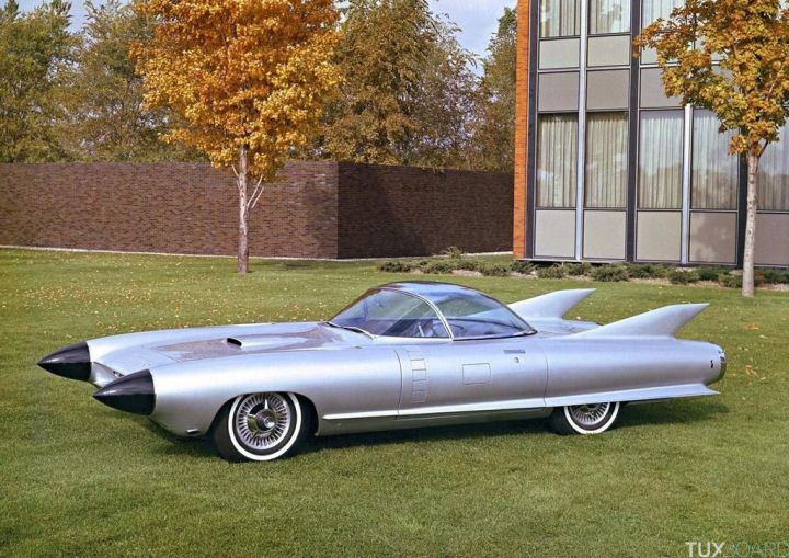 concept car cadillac cyclone radar anti collision fonctionnalites novatrices 1959